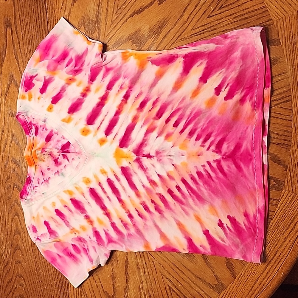 Women's V-neck T-shirt, size L